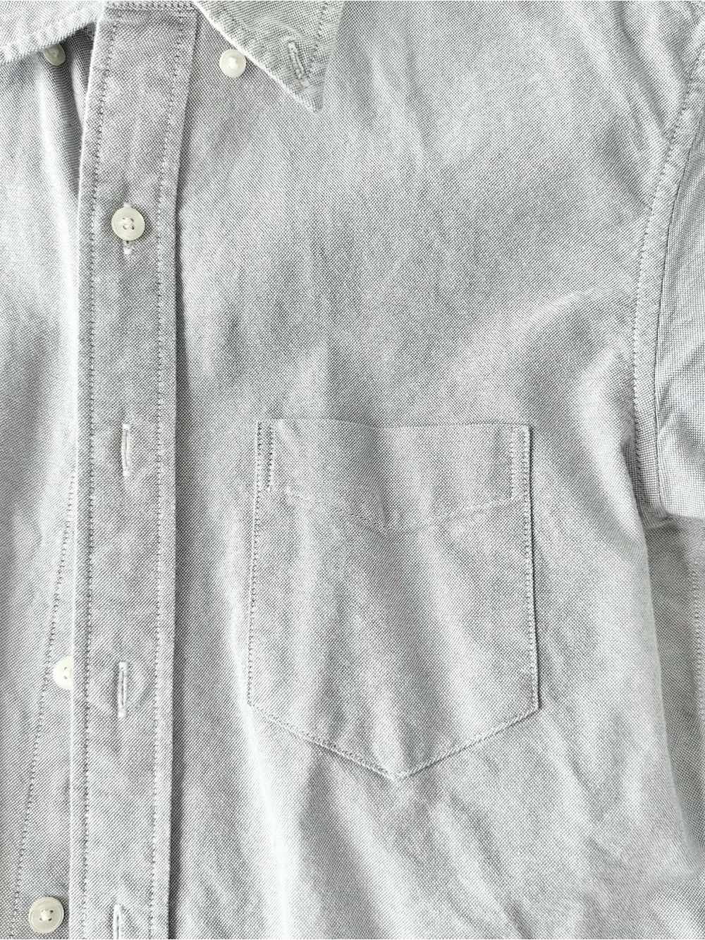 American Eagle Outfitters Classic Fit Short-Sleeve Oxford Button-Down Shirt - Picture 3 of 4
